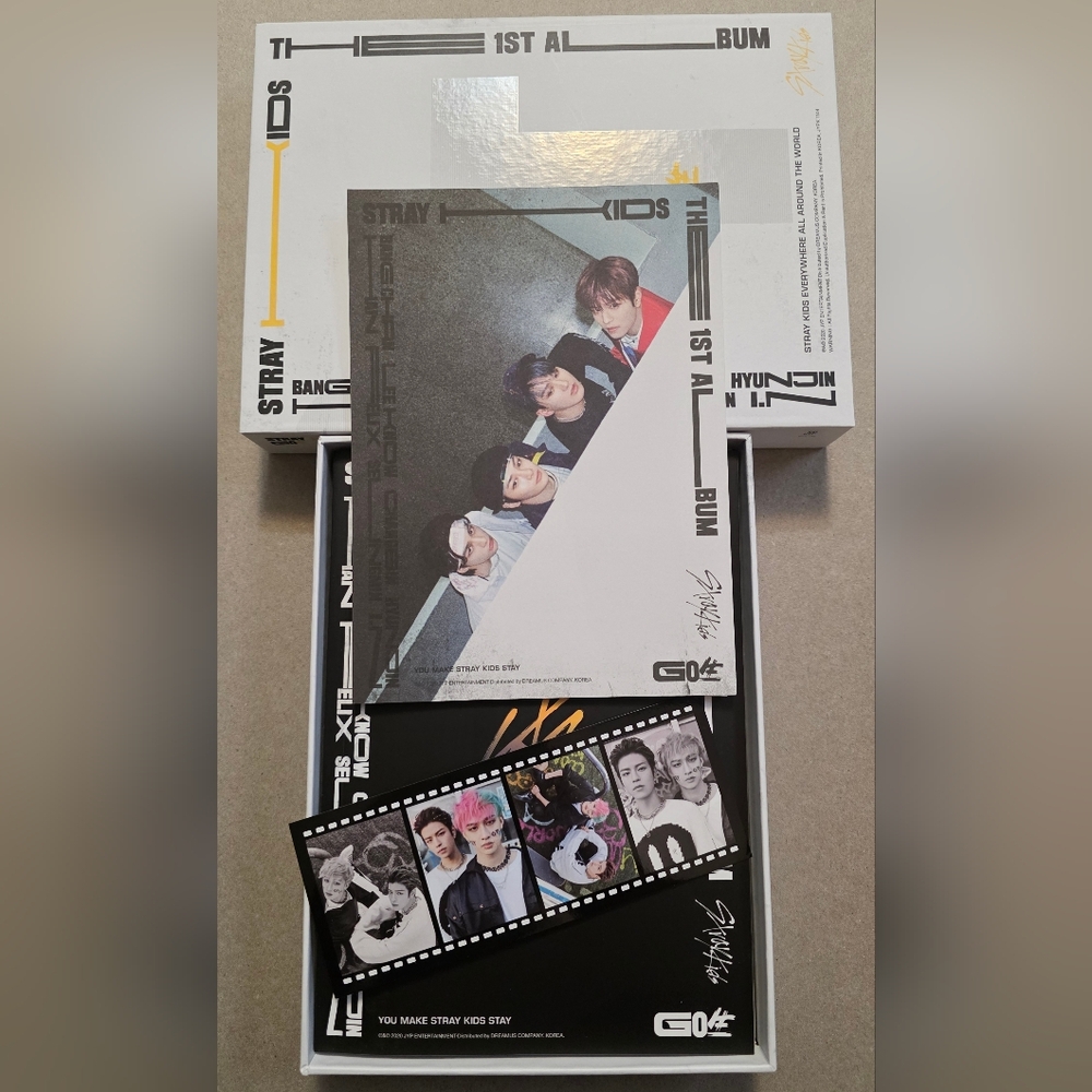 Stray Kids GO生 Album - White and Black
